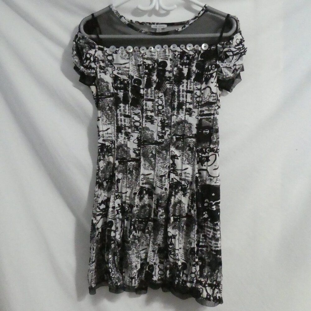 LINEA DOMANI | small | Short Sleeve Rock Print Pleated Dress | Sheer Upper